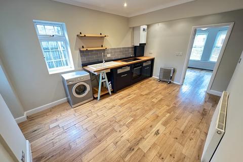 1 bedroom ground floor flat to rent, Clarendon Road, Luton, Bedfordshire, LU2 7FB