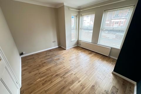 1 bedroom ground floor flat to rent, Clarendon Road, Luton, Bedfordshire, LU2 7FB