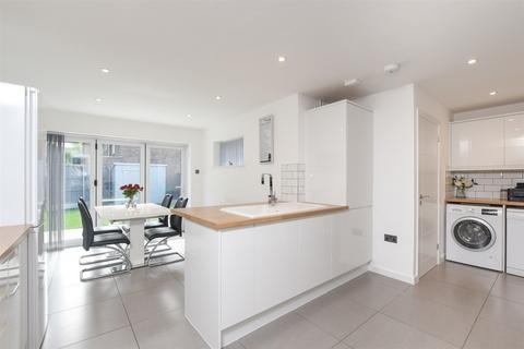 113 Penenden, New Ash Green, Longfield, DA3 8LT