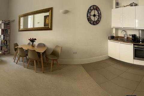 1 bedroom apartment for sale, Forfar Road, London, SW11