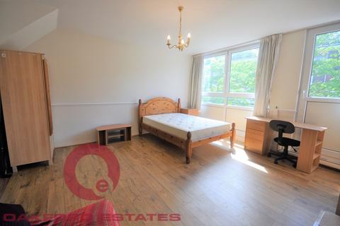 3 bedroom flat to rent, Clarence Gardens, Euston NW1