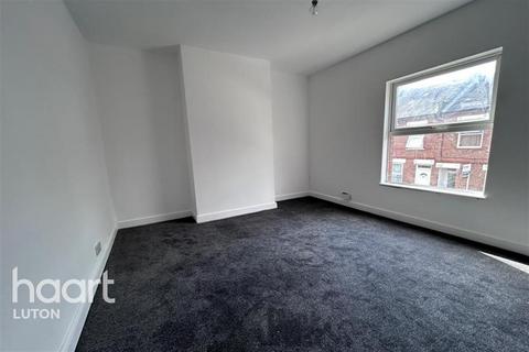 3 bedroom terraced house to rent, Strathmore Avenue, South Luton
