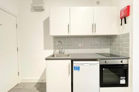 Studio to rent, Flat 6, 176 Ladbroke Grove W10