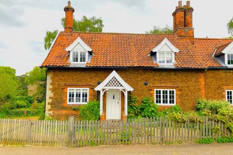 2 bedroom cottage to rent, CASTLE RISING | Delightful 2 Bedroom Cottage