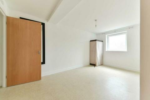 2 bedroom apartment to rent, Station Approach, Hudson House Station Approach, KT19