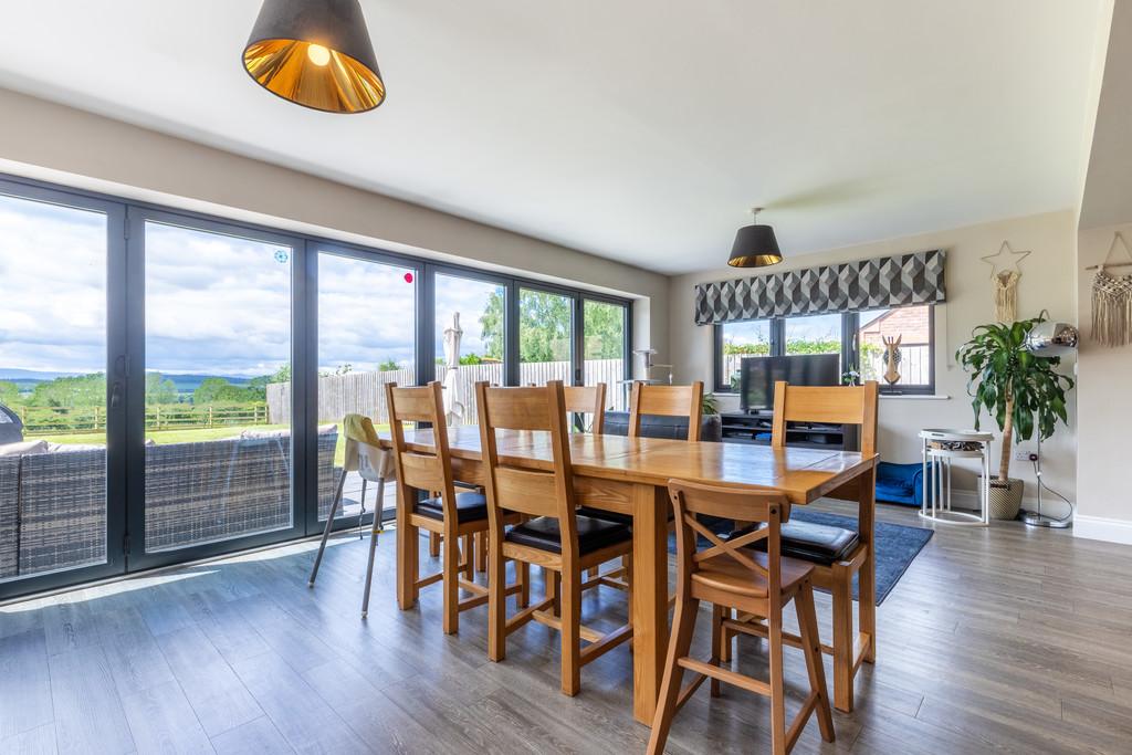 Dining/snug