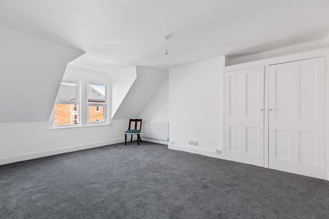 2 bedroom flat to rent, Westbourne Gardens, Folkestone