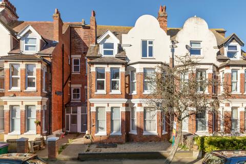 2 bedroom flat to rent, Westbourne Gardens, Folkestone