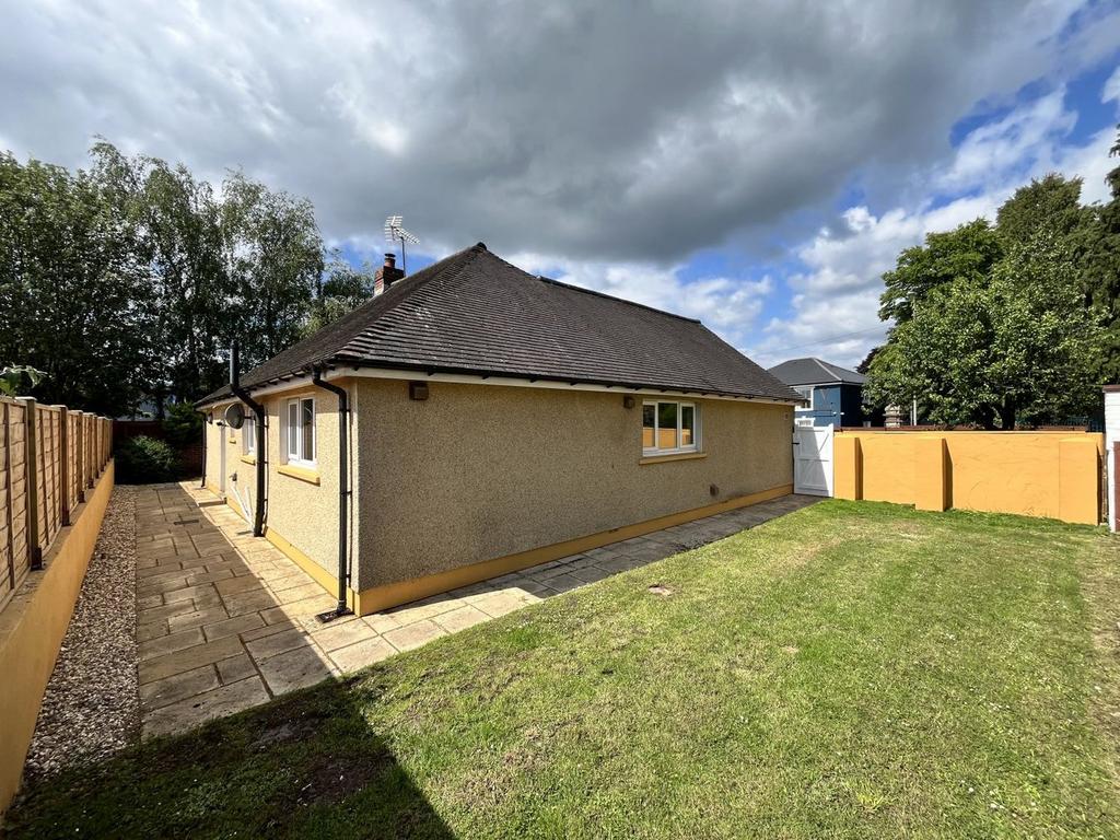 Hereford Road, Abergavenny, NP7 3 bed detached bungalow for sale £425,000