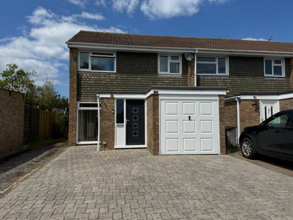 Studley Avenue, Holbury, Southampton... 3 bed end of terrace house for
