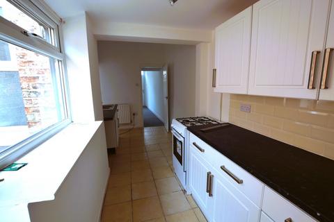 2 bedroom terraced house to rent, Field View, York YO30
