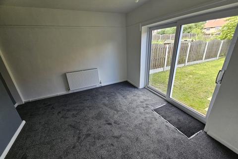 3 bedroom semi-detached house to rent, Allott Crescent, Hoyland