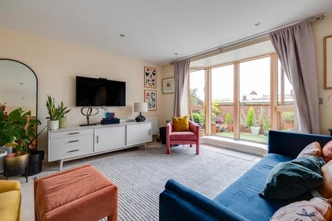 2 bedroom apartment for sale, Lincoln House, Chester CH1