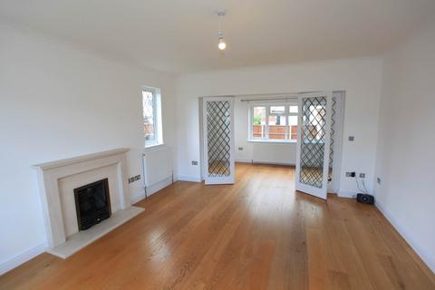 3 bedroom semi-detached house to rent, Strafford Gate, Potters Bar