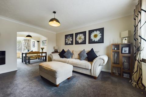 9 Heron Drive, Uttoxeter, ST14 8TN