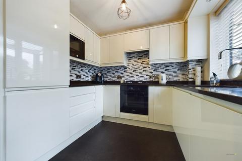 9 Heron Drive, Uttoxeter, ST14 8TN