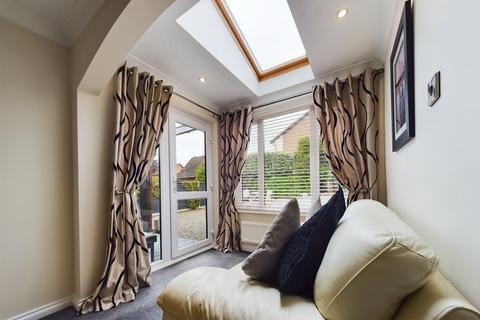 9 Heron Drive, Uttoxeter, ST14 8TN