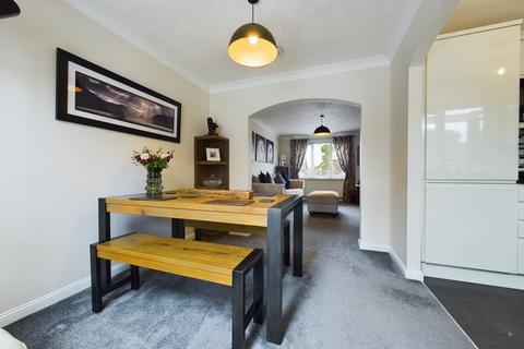 9 Heron Drive, Uttoxeter, ST14 8TN