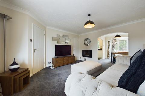 9 Heron Drive, Uttoxeter, ST14 8TN