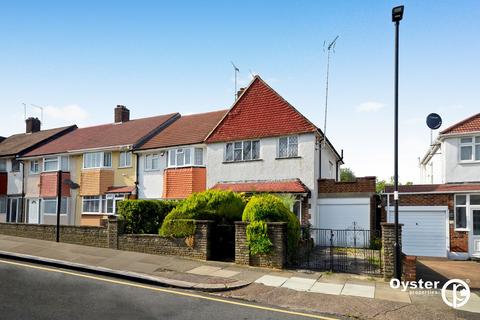 3 bedroom end of terrace house for sale, Milton Grove, London, N11