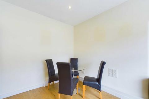 2 bedroom flat for sale, Ellington House, Borough