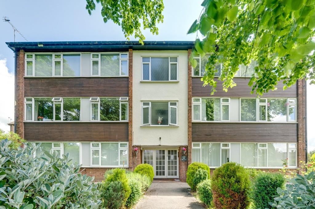 Middlewood Road, Aughton 2 bed apartment £850 pcm (£196 pw)
