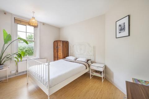 3 bedroom flat for sale, Cleeve House, Calvert Avenue, London