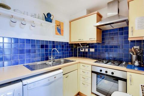 1 bedroom in a flat share to rent, Barrier Point Road,  London, E16