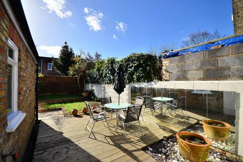 2 bedroom maisonette to rent, Leythe Road, Acton, London, W3