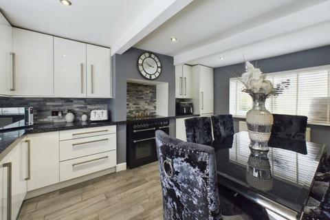 3 bedroom end of terrace house for sale, Clarendon Place, Queensbury