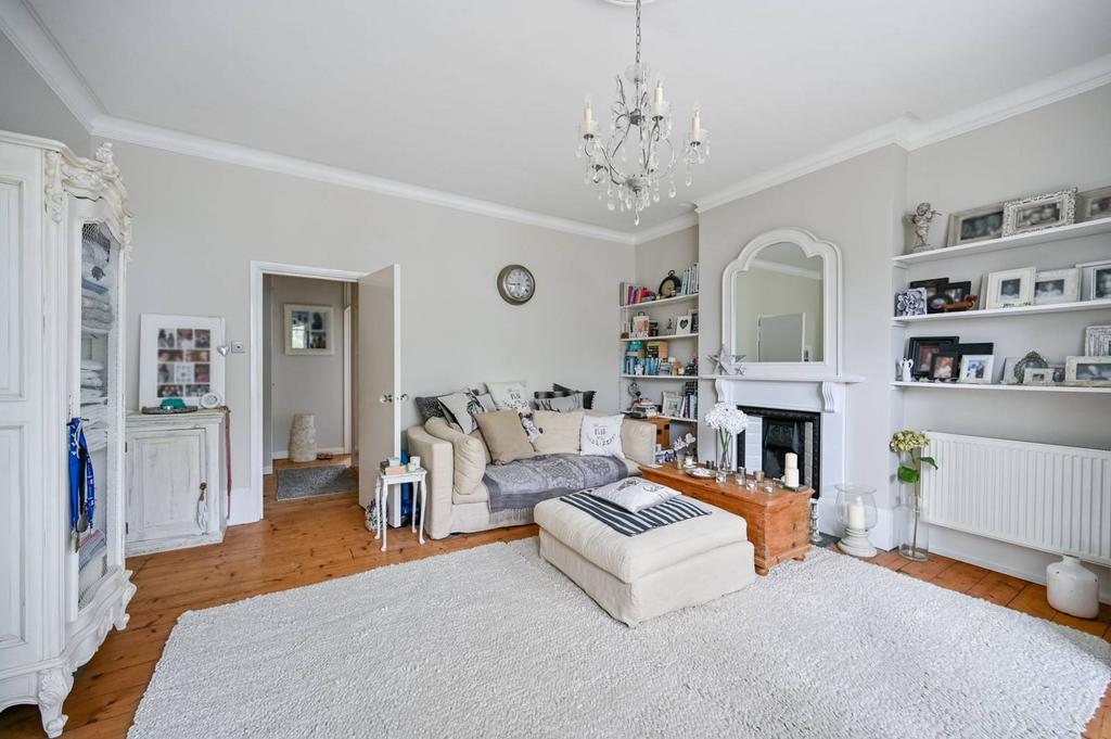 Road, Hampton Wick... 1 bed flat for sale £400,000