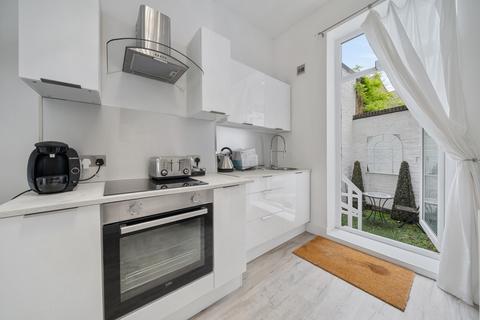 2 bedroom flat for sale, Needham Road, London