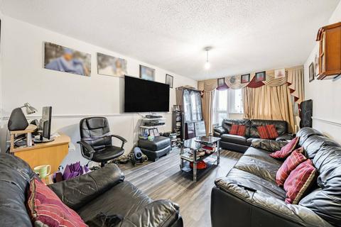 3 bedroom flat for sale, Leontine Close, Peckham, London, SE15