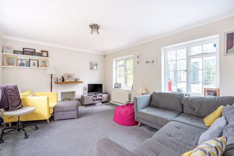 3 bedroom detached house for sale, Cedar Walk, Kenley