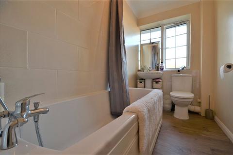 25 Brook Close, East Grinstead, RH19 3XZ