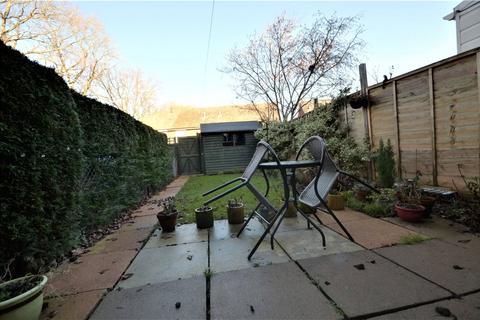 25 Brook Close, East Grinstead, RH19 3XZ