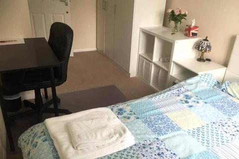25 Brook Close, East Grinstead, RH19 3XZ