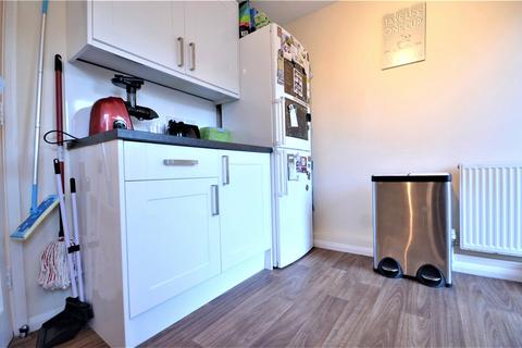 25 Brook Close, East Grinstead, RH19 3XZ