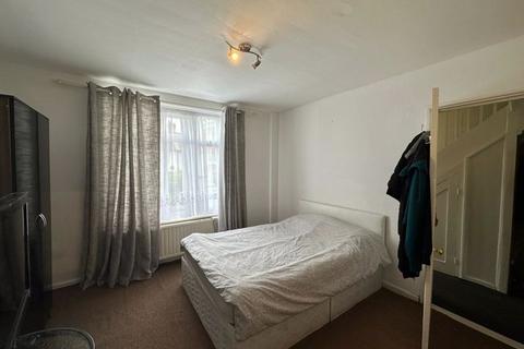 3 bedroom terraced house to rent, Oldberry Road, Edgware