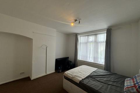 3 bedroom terraced house to rent, Oldberry Road, Edgware