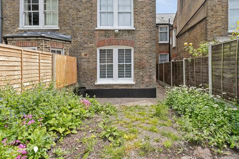 3 bedroom flat to rent, Northwold Road, London, E5