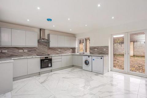 4 bedroom detached house for sale, Wingate Road, Luton