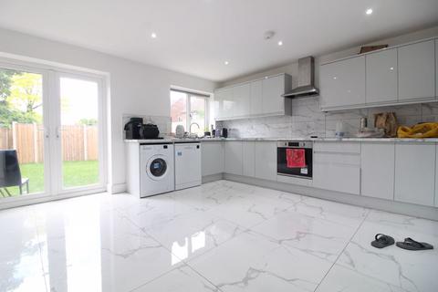 4 bedroom detached house for sale, Wingate Road, Luton