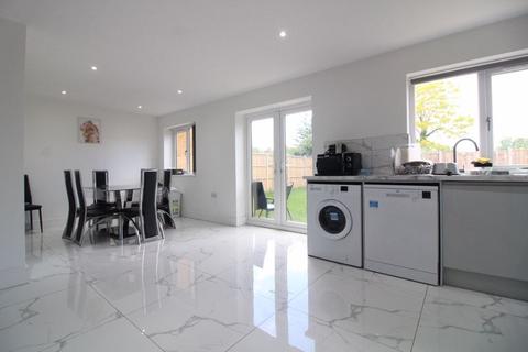 4 bedroom detached house for sale, Wingate Road, Luton