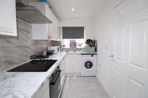 4 bedroom semi-detached house for sale, Wingate Road, Luton