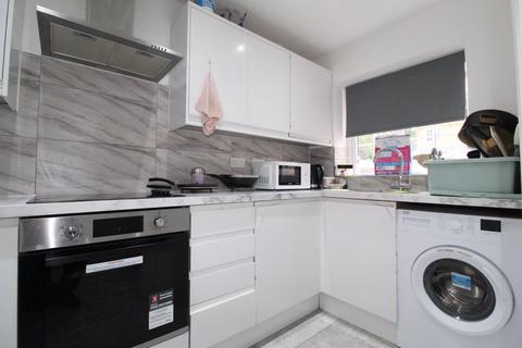4 bedroom semi-detached house for sale, Wingate Road, Luton