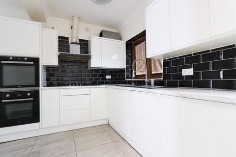 5 bedroom semi-detached house to rent, Morland Gardens, Southall
