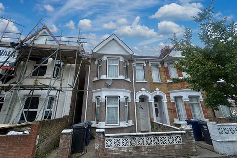 3 bedroom end of terrace house for sale, Townsend Road, Southall