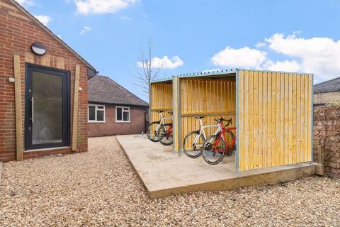 Studio to rent, Hanmer Road, next to St Thomas Church, Milton Keynes