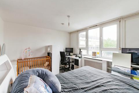 1 bedroom flat to rent, Rowan Court, Garnies Close, SE15